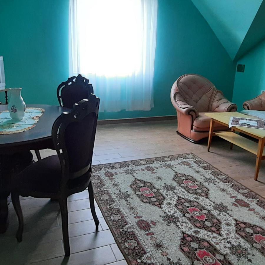 Torony Lovarda Maganszallas Kiskunfélegyháza المظهر الخارجي الصورة